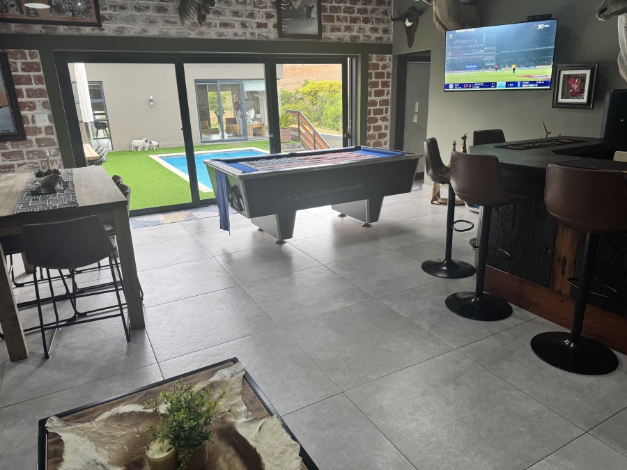 4 Bedroom Property for Sale in Outeniquasbosch Western Cape